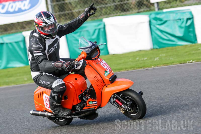 Scooter racing covers off @ BSSO Mallory Park test | SPORT