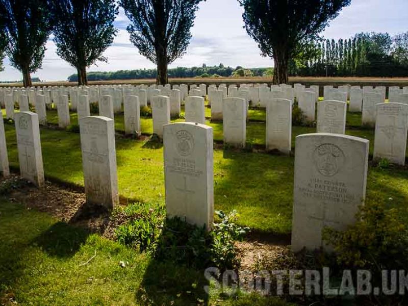 1-DSC_5170 Favreuil Cemetery800 1-DSC_5170 Favreuil Cemetery800