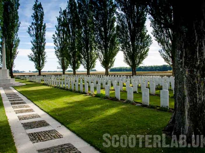 1-DSC_5173 Favreuil Cemetery800 1-DSC_5173 Favreuil Cemetery800