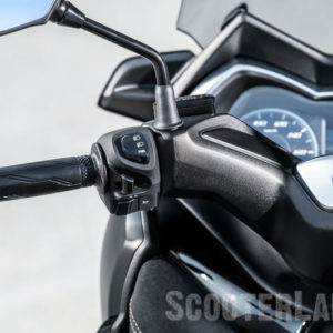 2019_YAM_XMAX300ASP_EU_MDNM8_DET_016800
