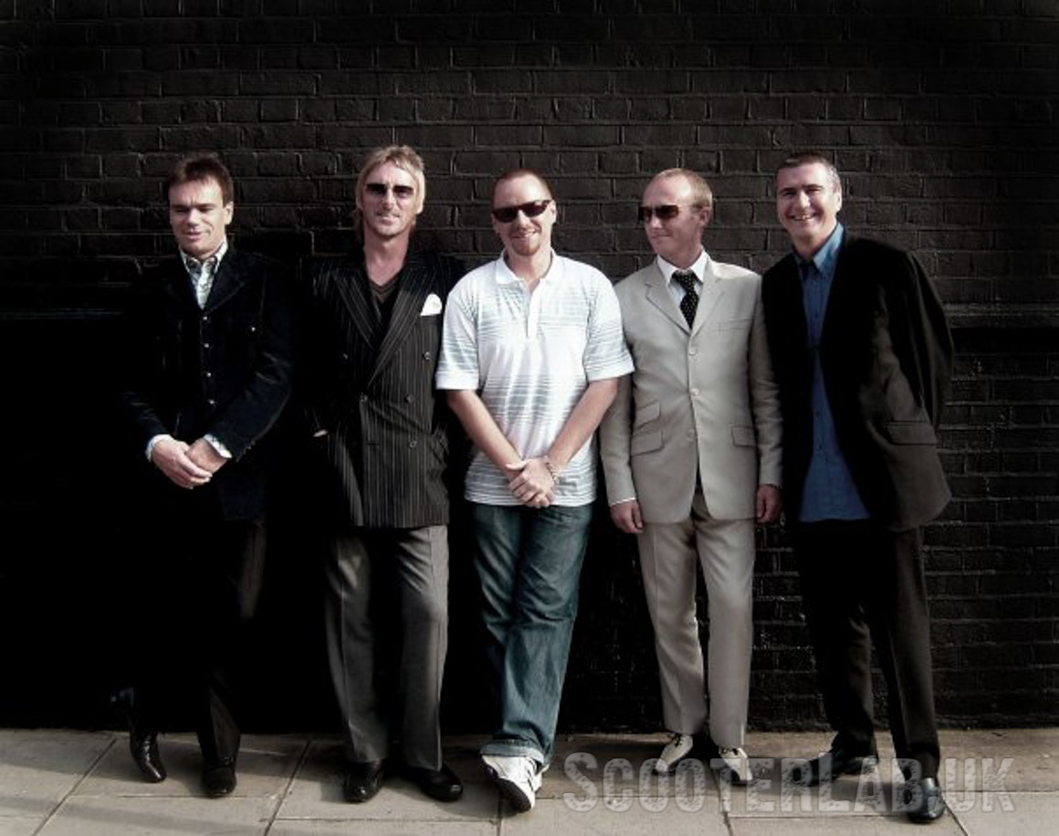 Andy (centre) with Paul Weller and Steve Craddock