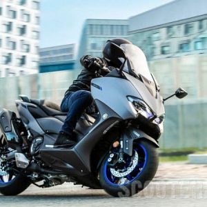 2020-Yamaha-XP500A-EU-Icon_Grey-Action-001-03800
