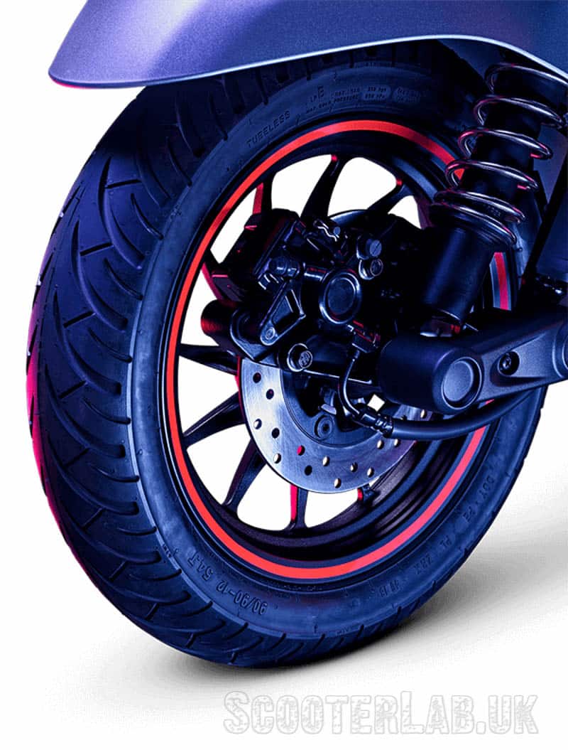 Leading link fork and disc brake on the Premium version.