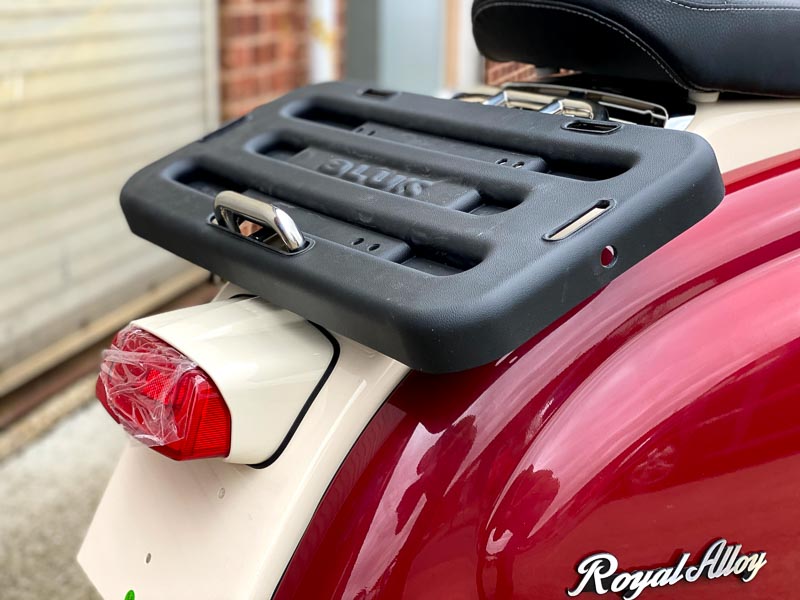 An easy way to protect your scooter and keep your luggage in place